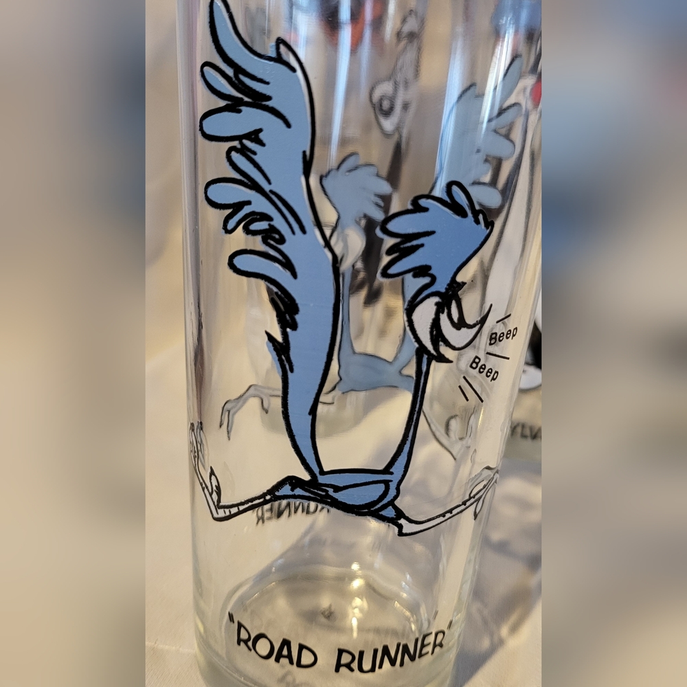 Vintage Pepsi Looney Tunes Collector Glasses Set of 8 Sylvester Road Runner Elme - Picture 2 of 11